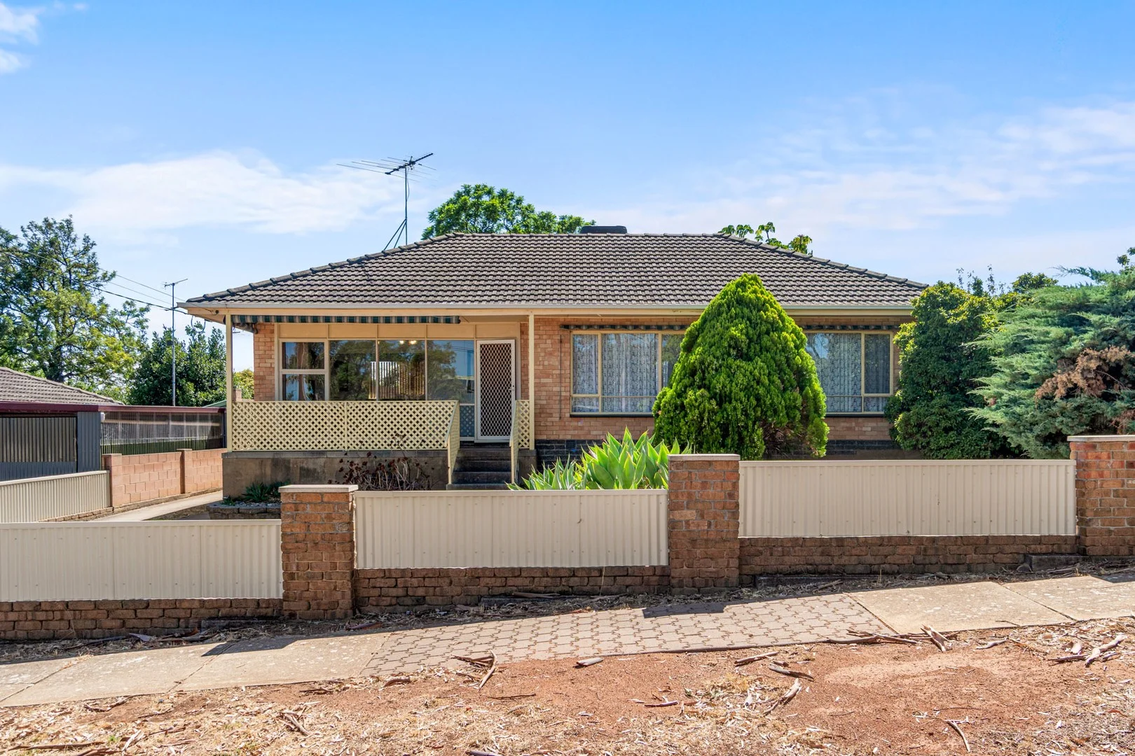 16 Sundale Ave, Para Hills SA 5096