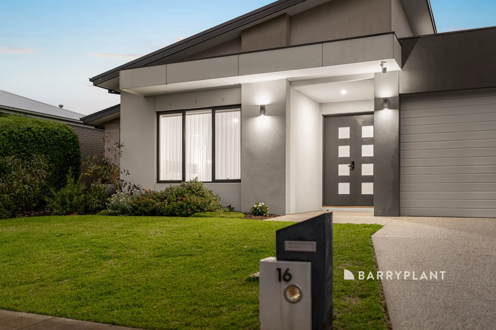 16 Coventry Drive, Warragul VIC 3820