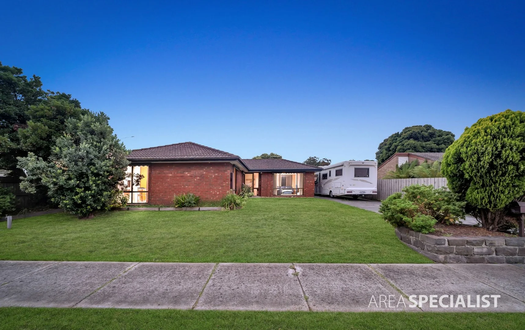 1 Lonsdale Crescent, Cranbourne North VIC 3977
