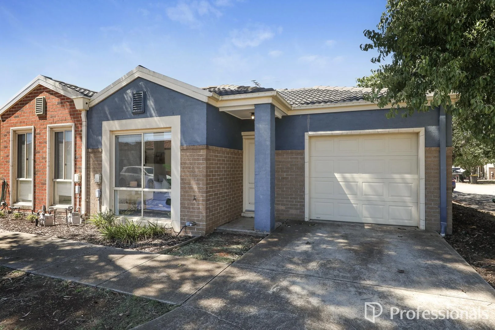 12/17 Crestmont Drive, Melton South VIC 3338