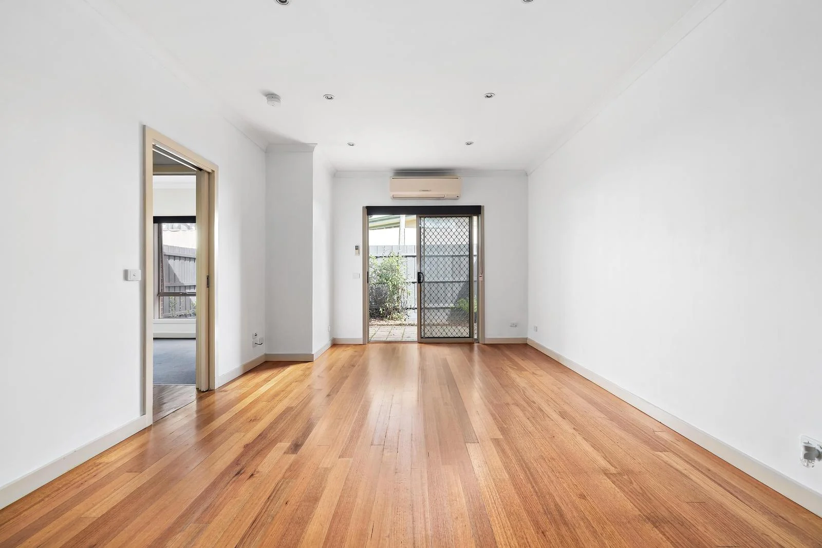 Additional image 5 of 2/8 White Street, Reservoir VIC 3073