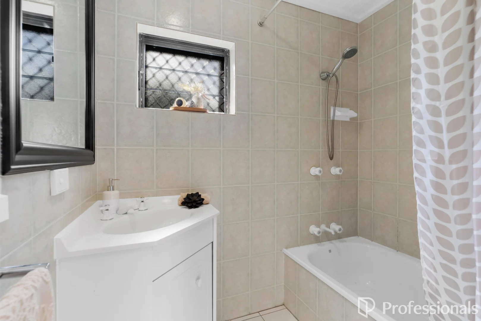 Additional image 20 of 10 Cicero Close, Mooroobool QLD 4870