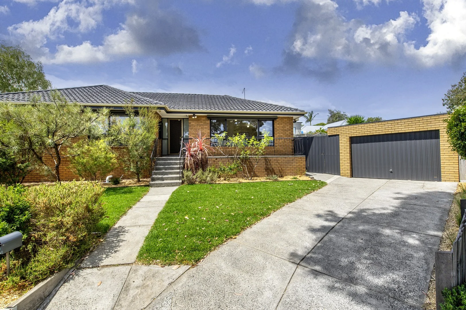 12 Bronwyn Court, Blackburn South VIC 3130