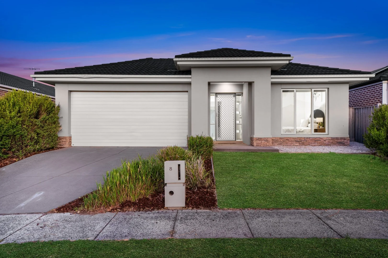 8 Brolin Terrace, Cranbourne North VIC 3977
