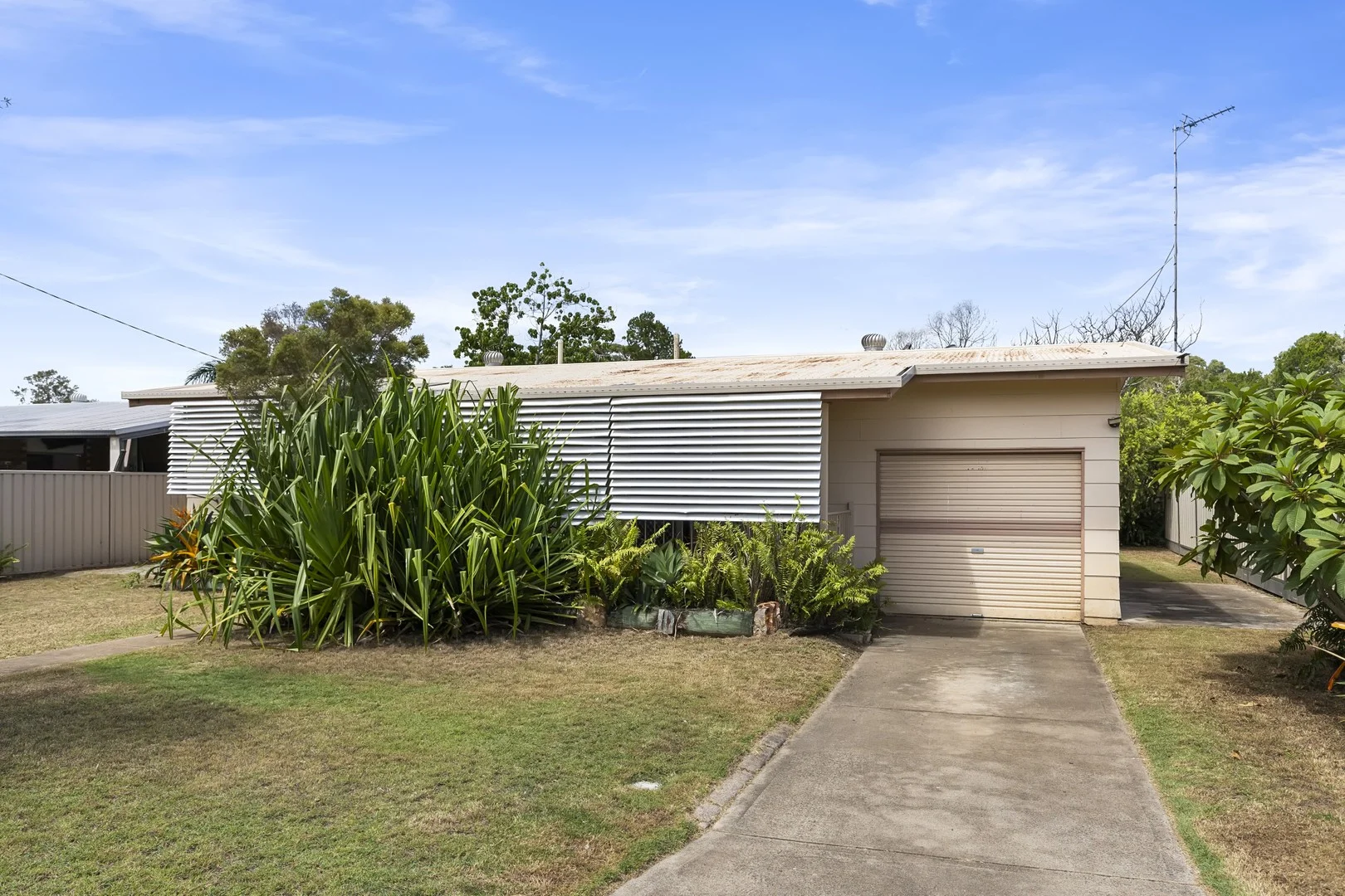 22 William Street, Urangan QLD 4655