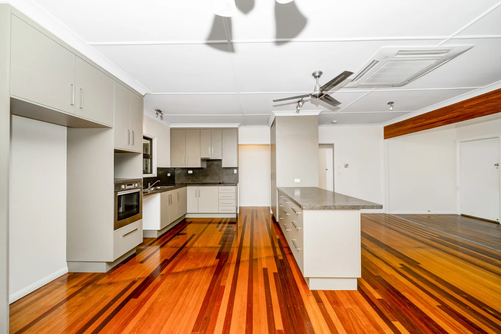 Additional image 3 of 17 Surrey Street, Hyde Park QLD 4812