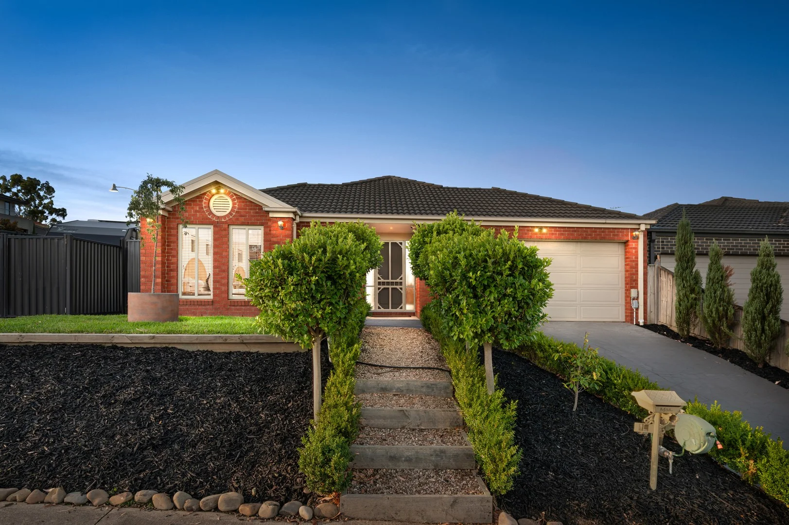 13 Strathoon Crescent, South Morang VIC 3752