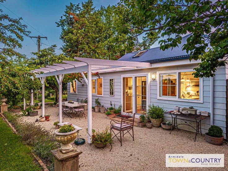 37 Herbert Park Road, Armidale NSW 2350