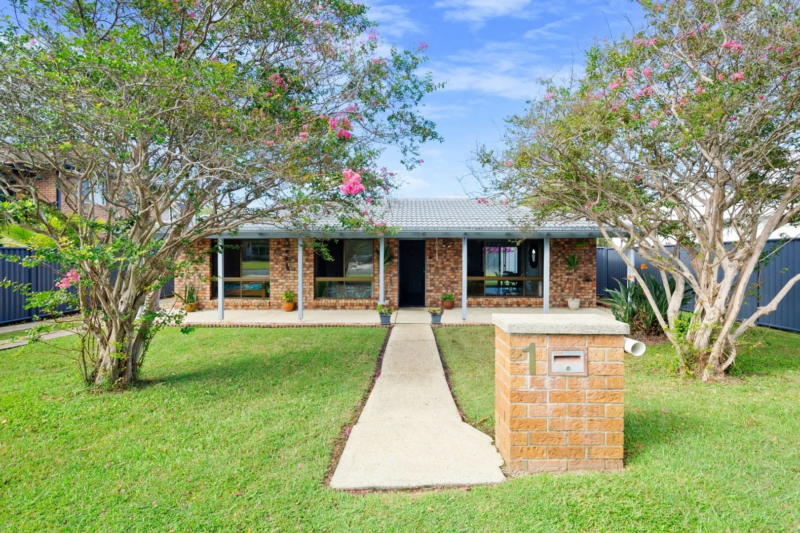 1 Raleigh Street, Scotts Head NSW 2447