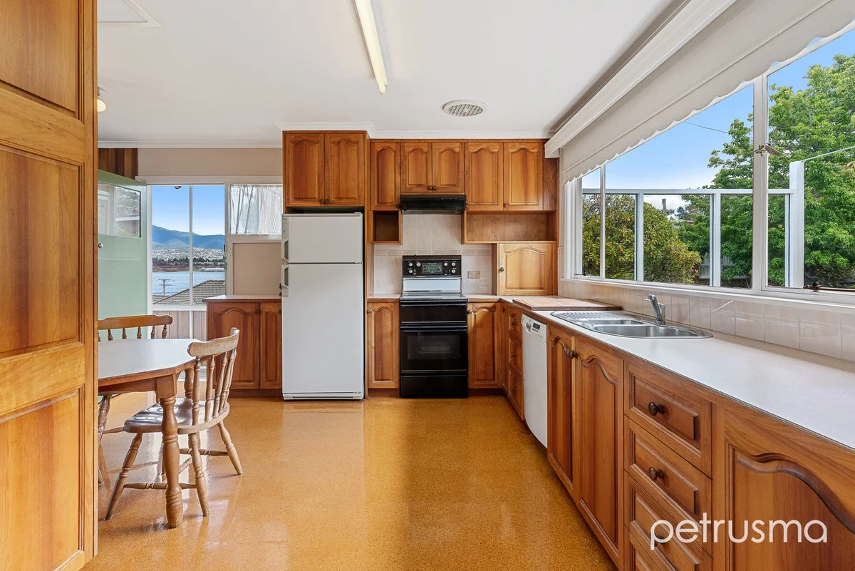 Additional image 9 of 137 Derwent Avenue, Lindisfarne TAS 7015