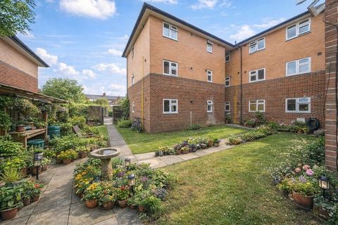 Leon Close, Oxford OX4