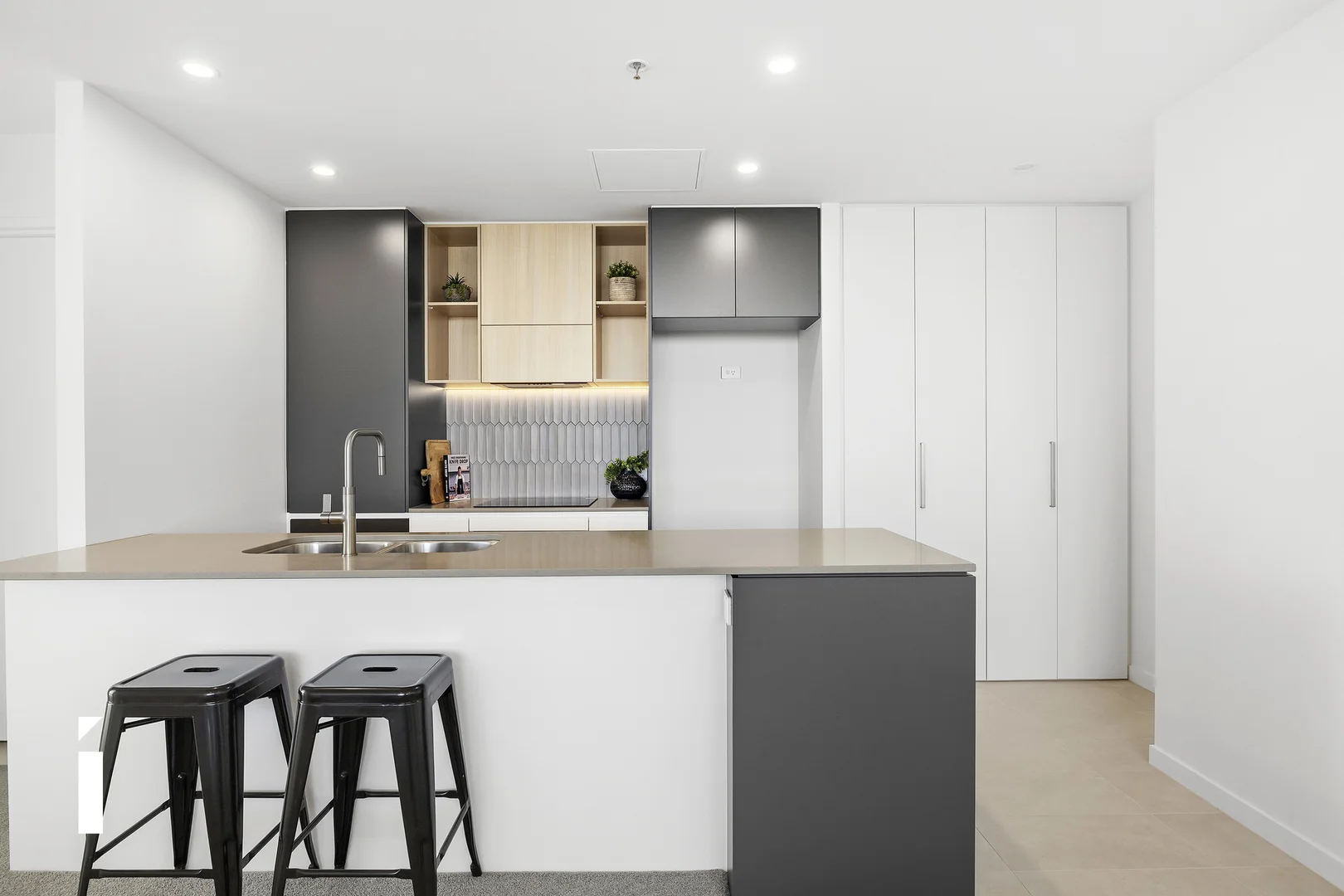 Additional image 2 of 603/104 Easty Street, Phillip ACT 2606