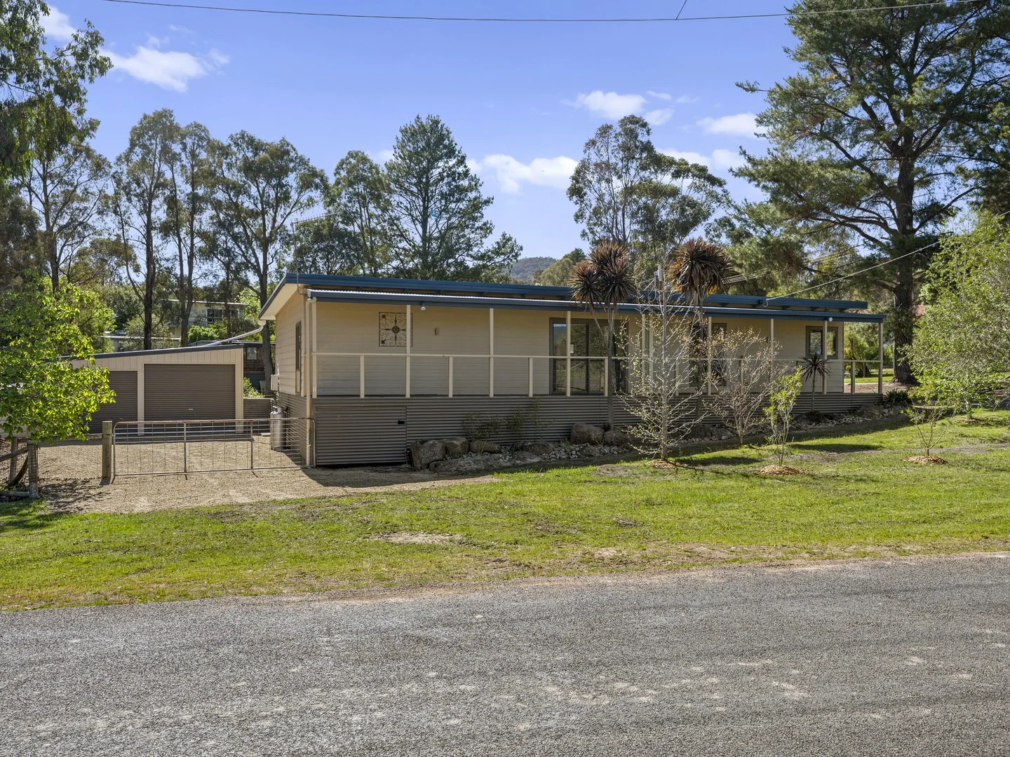 3 Willow Lake Drive, Macs Cove VIC 3723
