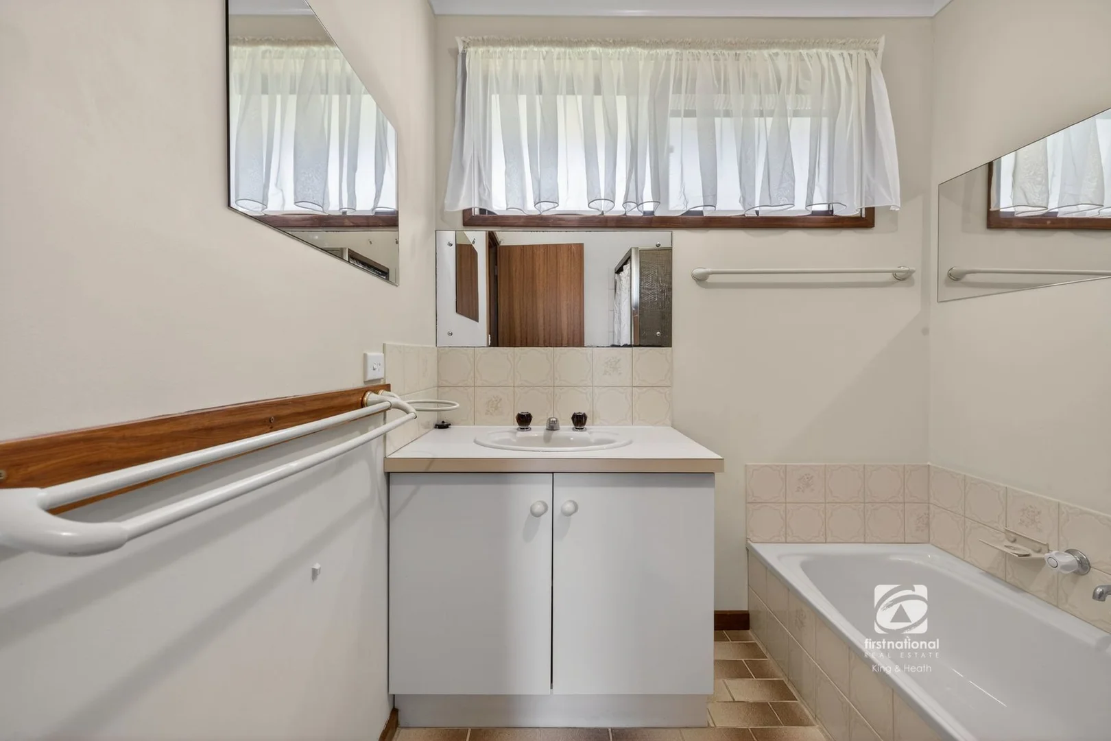 Additional image 13 of 5 Uplands Avenue, Lakes Entrance VIC 3909