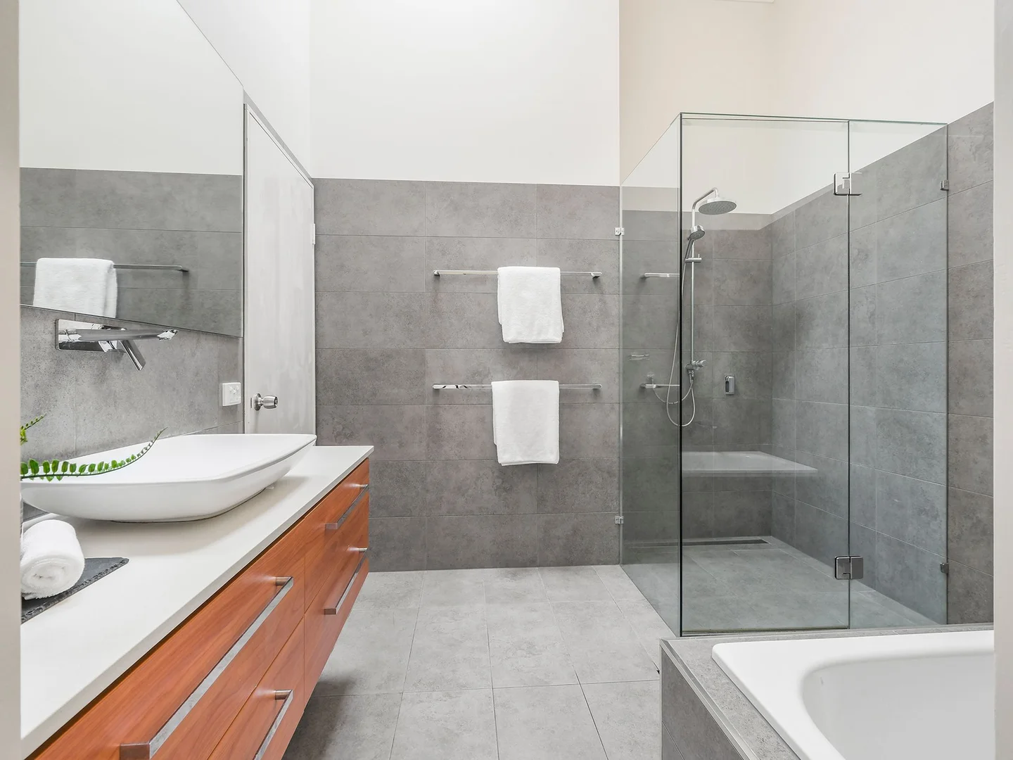 Additional image 2 of UNIT 2/1 Jerdanefield Road, St Lucia QLD 4067