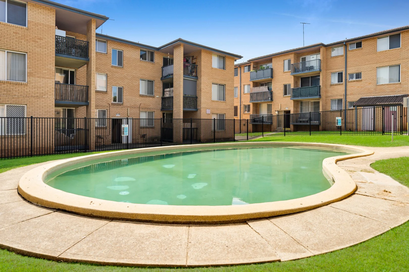 2/5-7 Hoddle Avenue, Bradbury NSW 2560