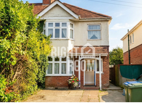 Room 3, Burgess Road, Southampton SO16, Room to rent