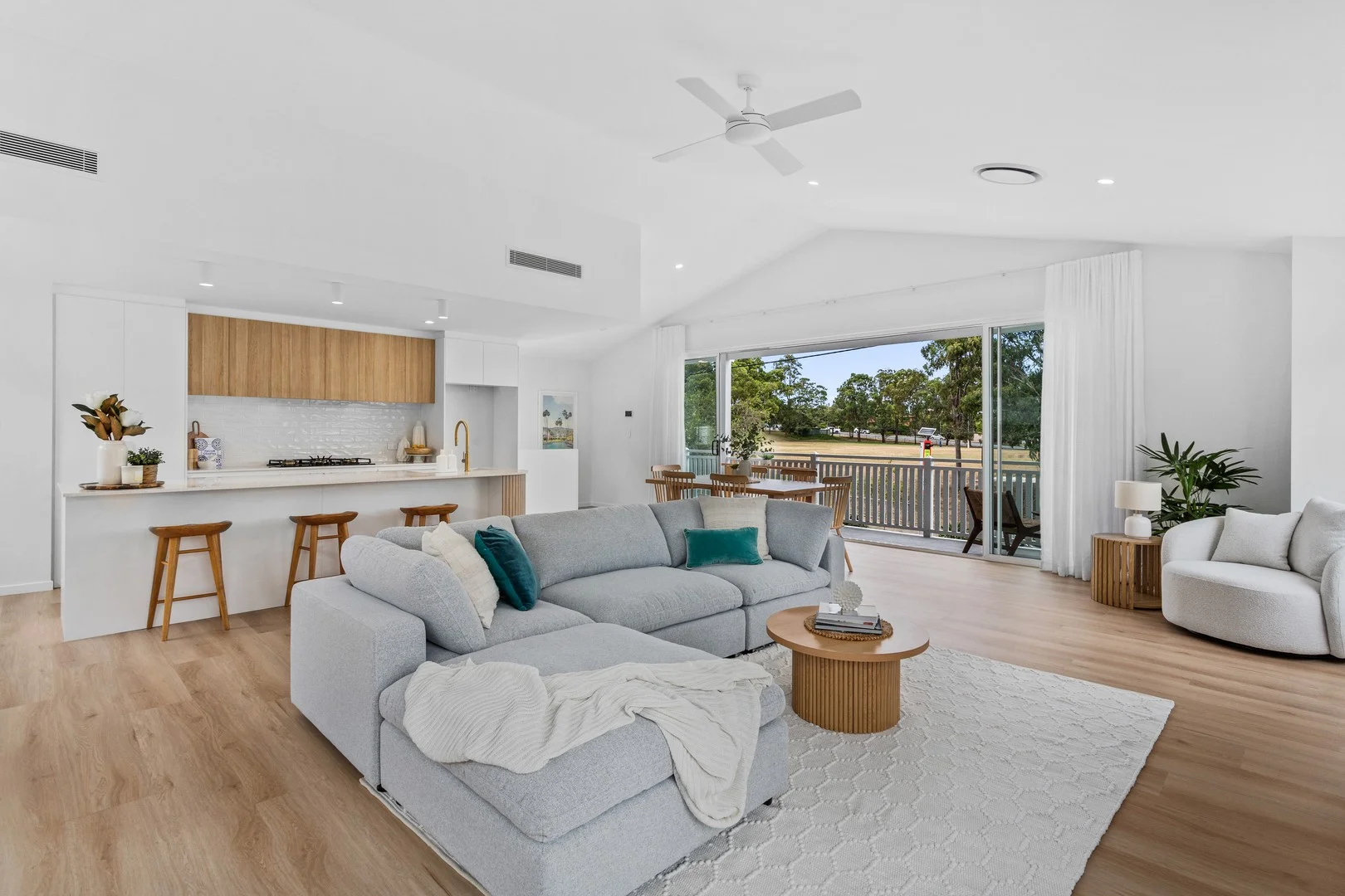 Additional image 3 of 63 Gordon Street, Labrador QLD 4215