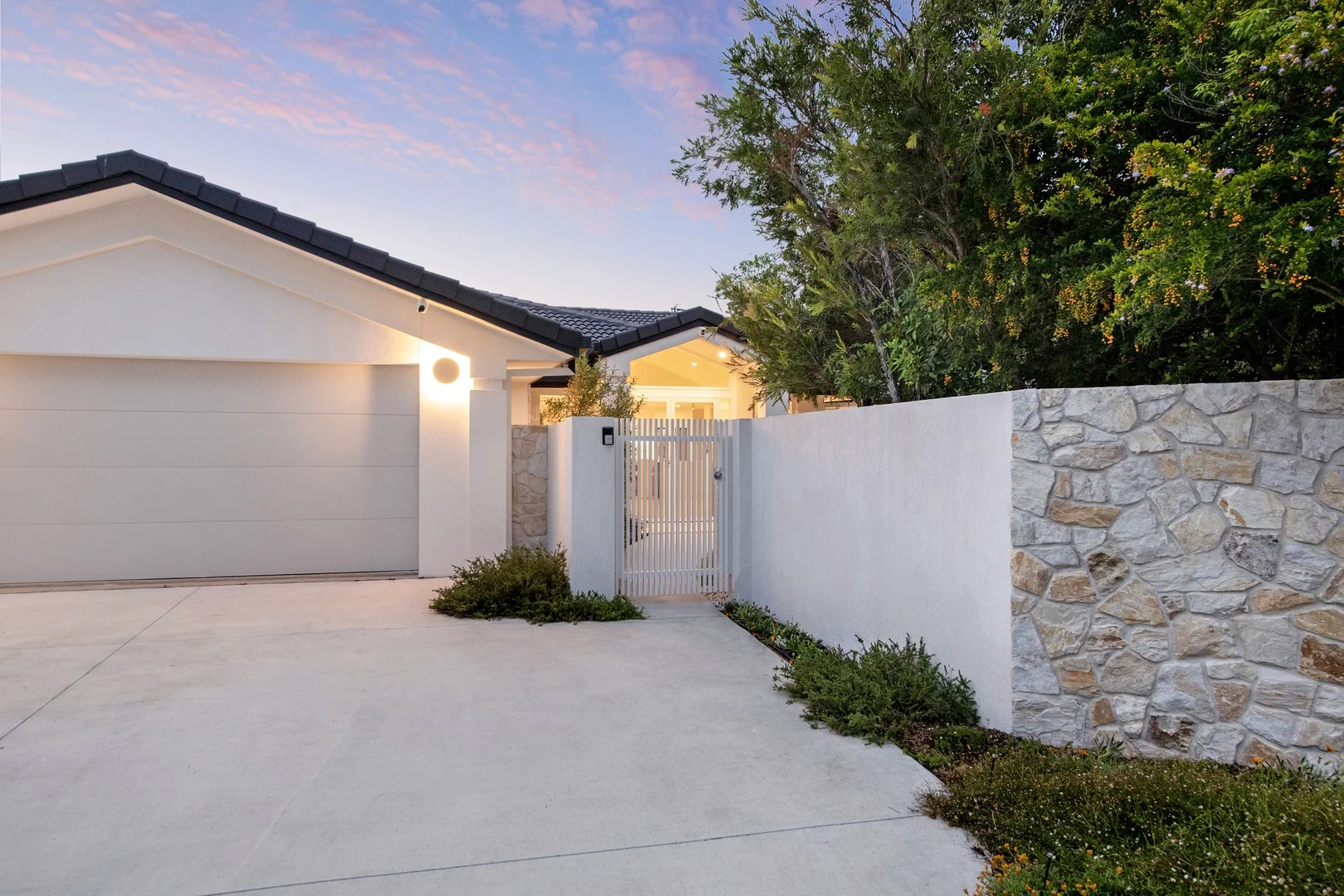 25 Karabella Court, Mermaid Waters QLD 4218