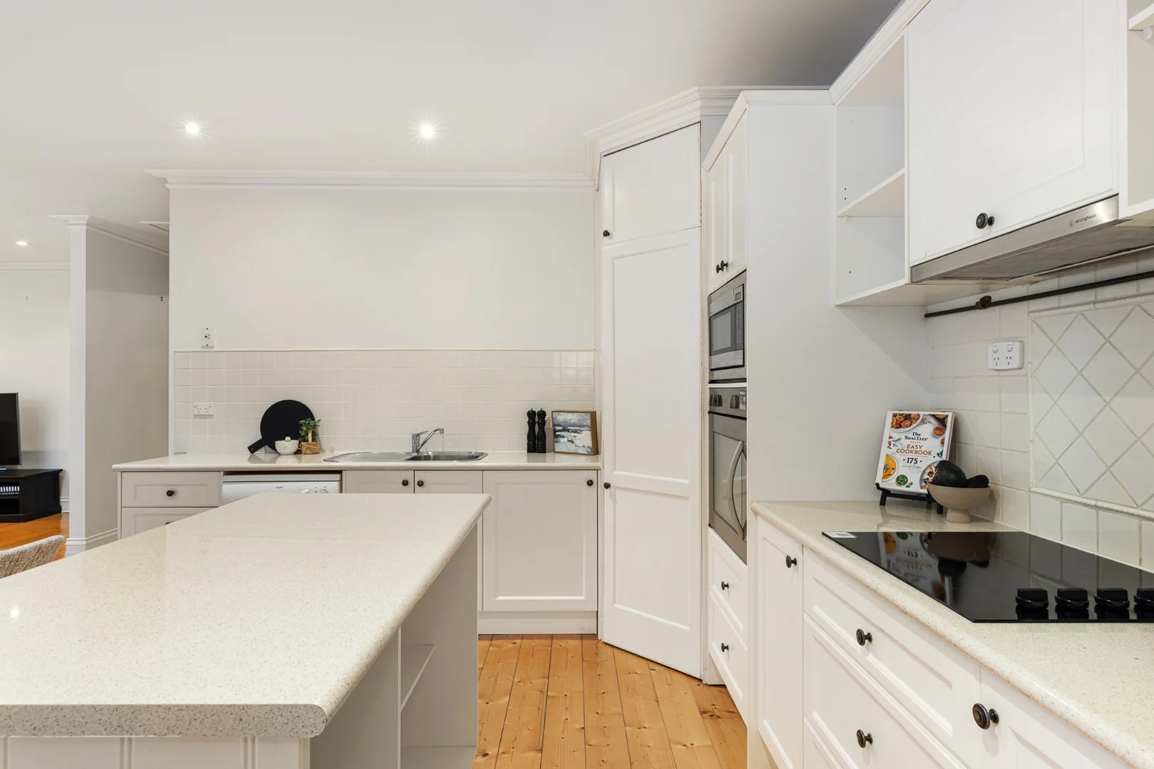 Additional image 5 of 302 Barkly Street, Golden Point VIC 3350