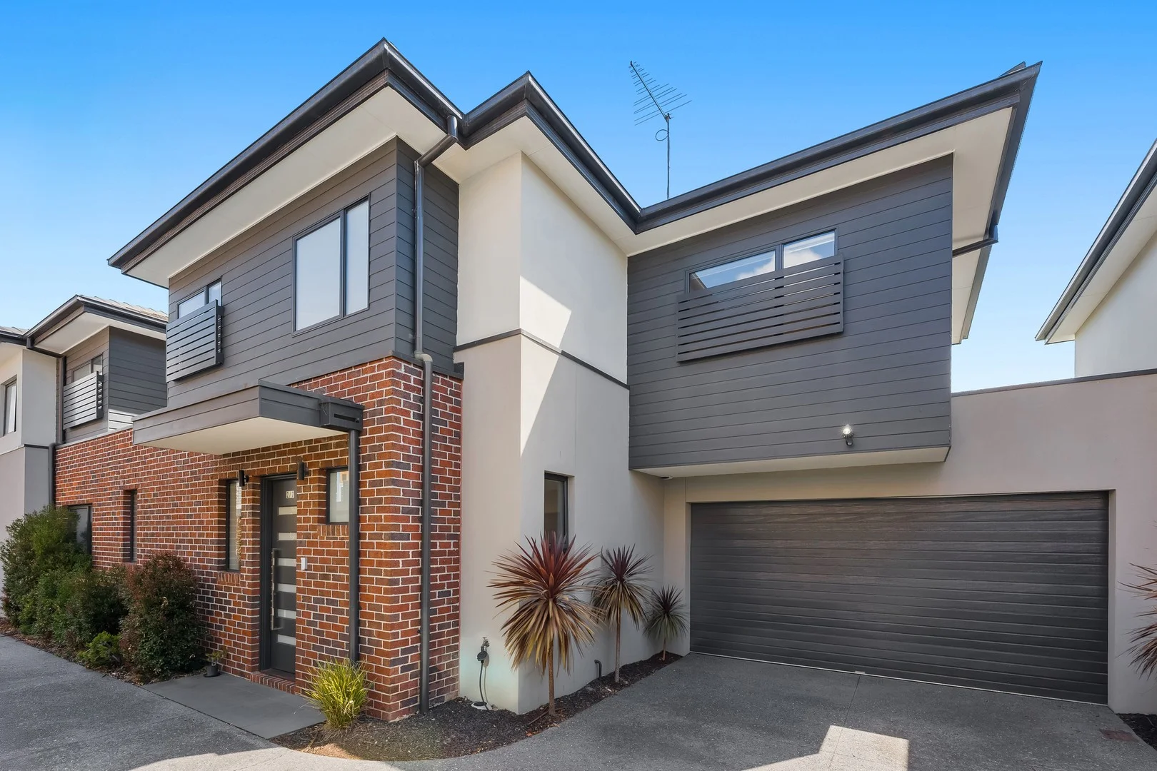 2/7 Daly Street, Doncaster East VIC 3109
