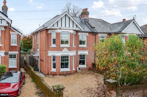 Oakley Road, Regents Park, Southampton, Hampshire SO16