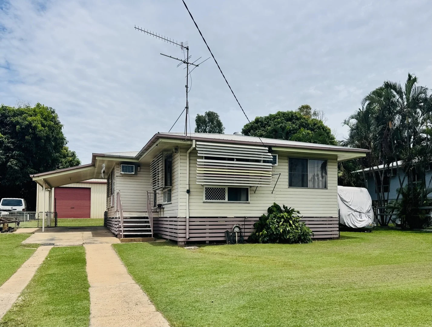 33 KENNEDY Drive, Moranbah QLD 4744