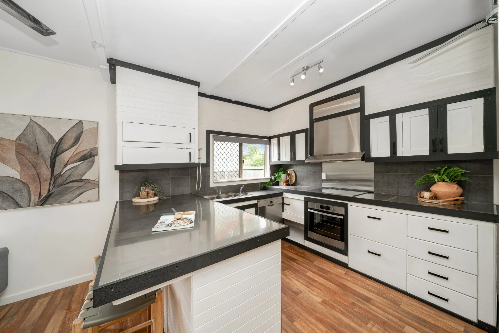 Additional image 5 of 91 Eleventh Avenue, Railway Estate QLD 4810