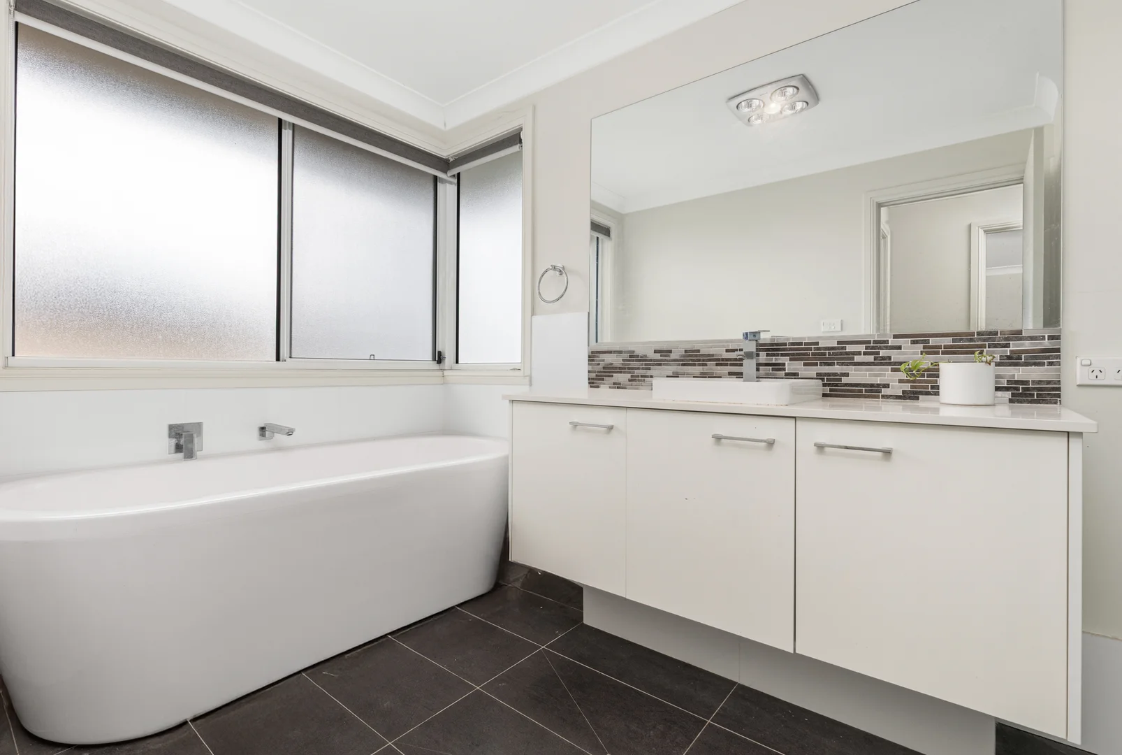 Additional image 3 of 18 De Garis Close, Middleton Grange NSW 2171