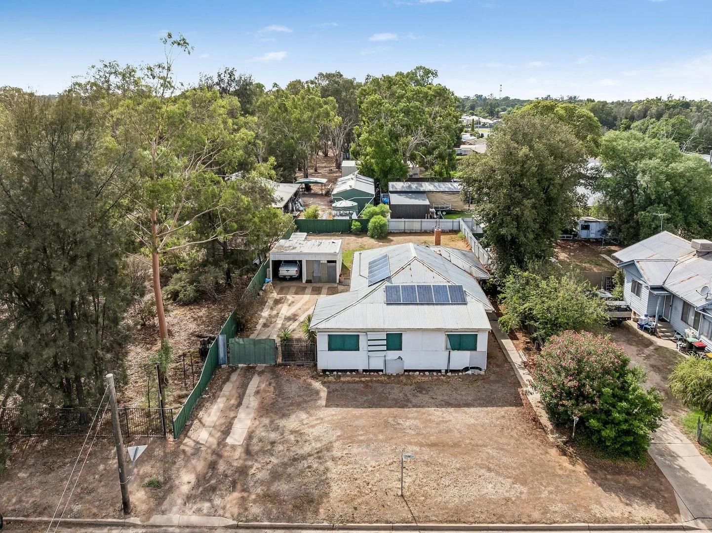 2 Chant Street, Darlington Point NSW 2706