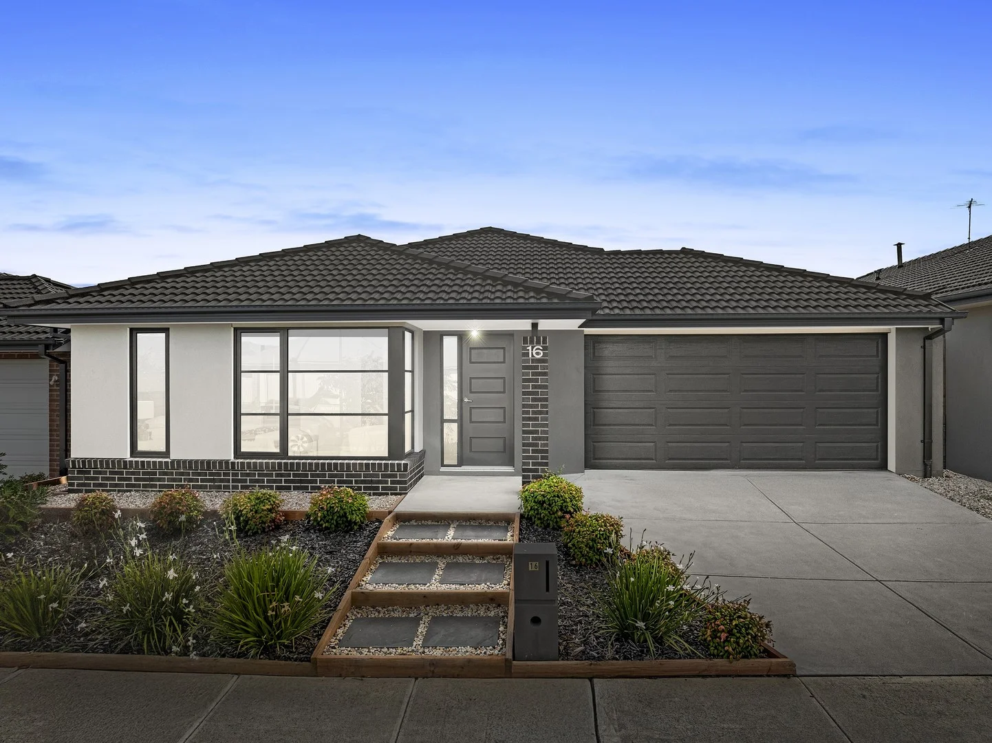 16 Adelaide Cct, Donnybrook VIC 3064