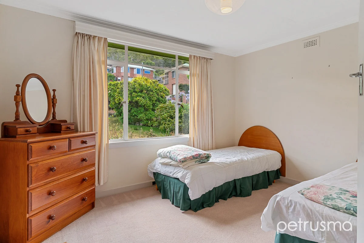 Additional image 4 of 137 Derwent Avenue, Lindisfarne TAS 7015