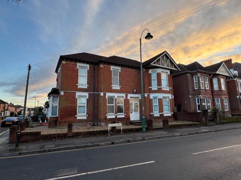 135 Lodge Road, Southampton SO14, Studio to rent