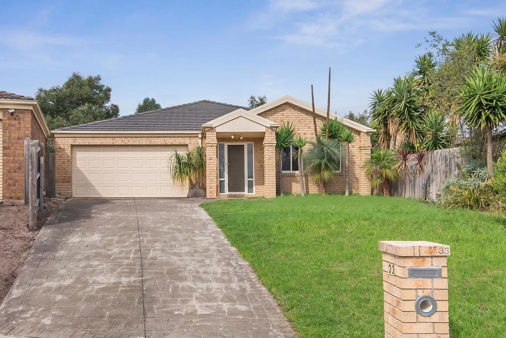 33 Clifton Park Drive, Carrum Downs VIC 3201