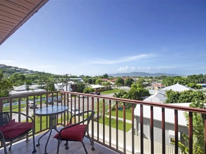 11/1 Burke Street, North Ward QLD 4810