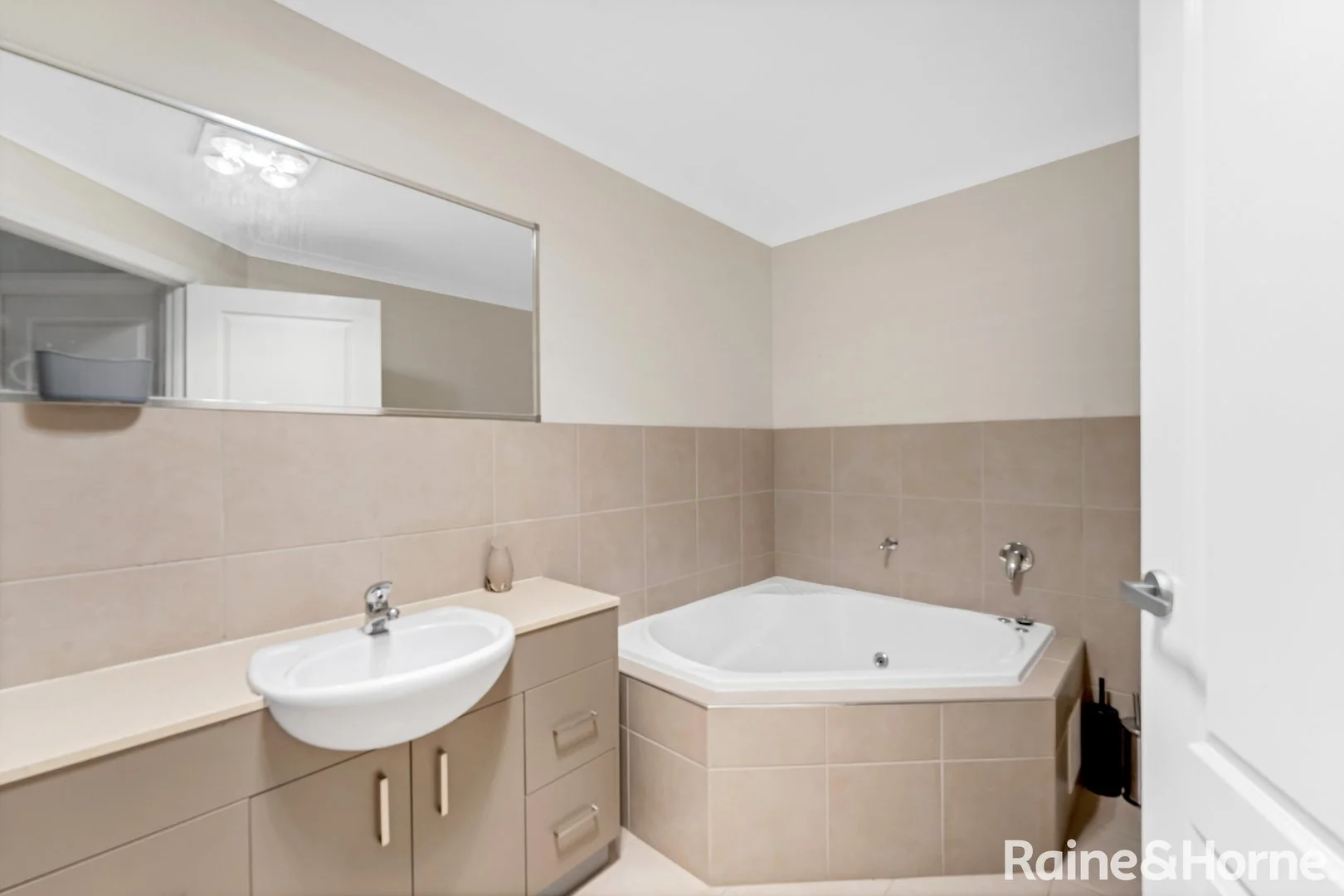 Additional image 15 of 85 Anthony Rolfe Avenue, Gungahlin ACT 2912