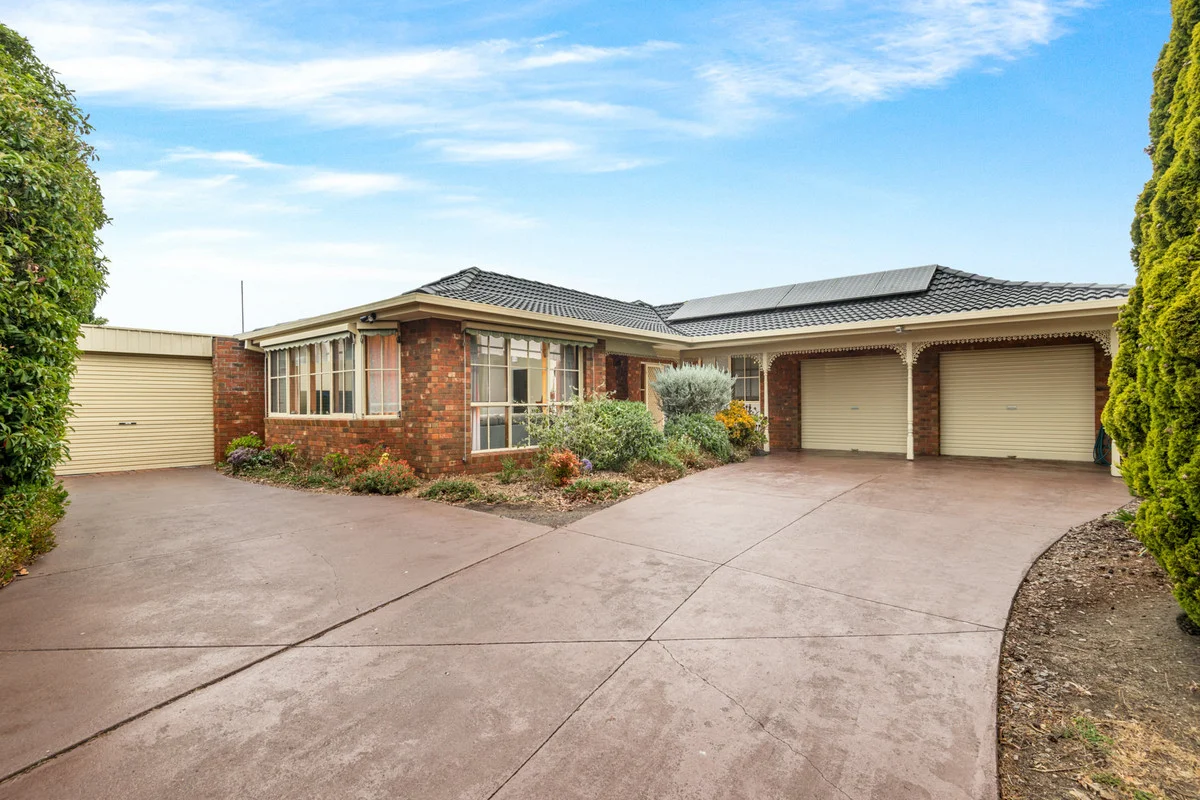 18 Strathire Gardens, Hamlyn Heights VIC 3215