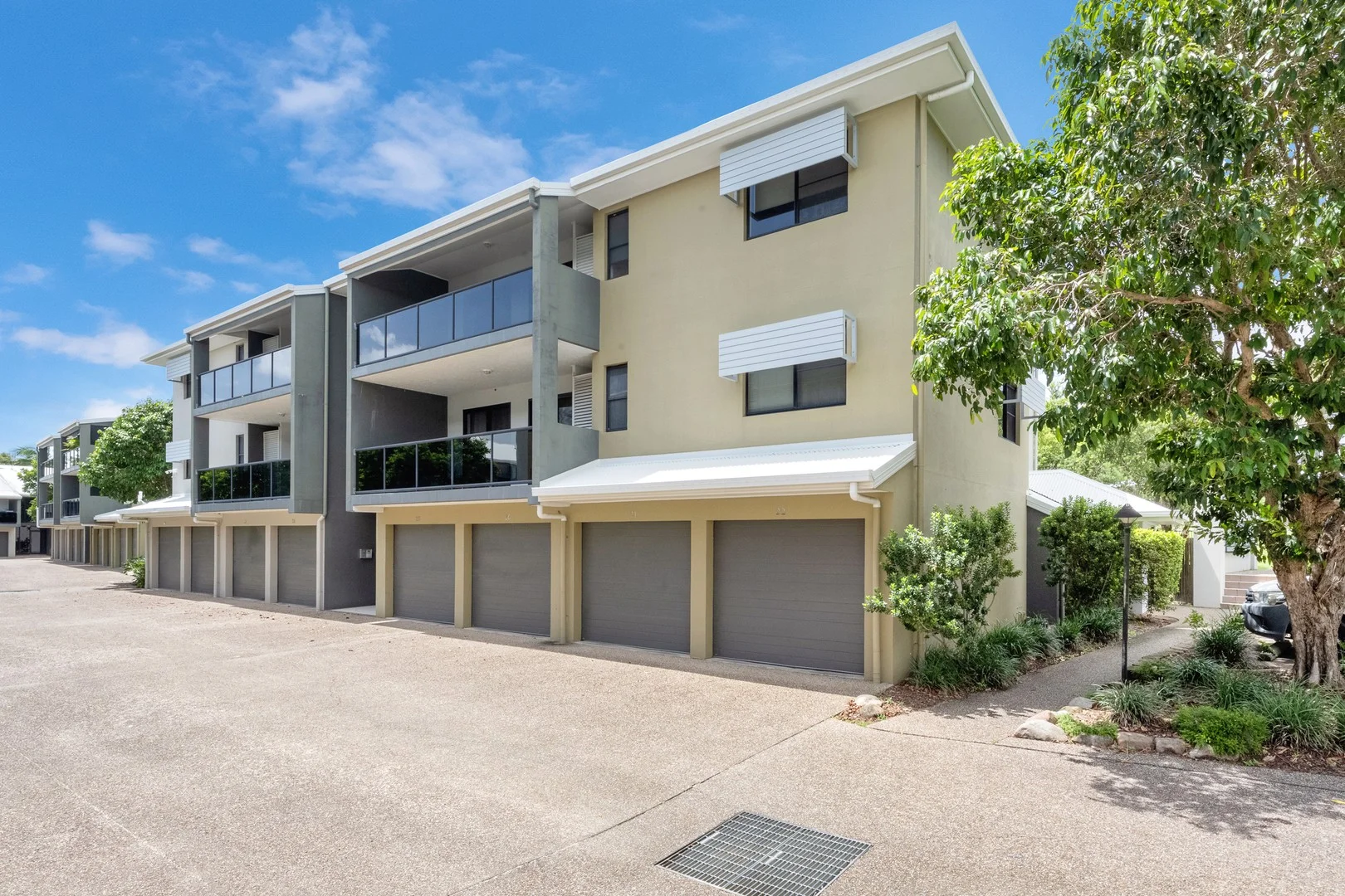 18/321 Angus Smith Drive, Douglas QLD 4814