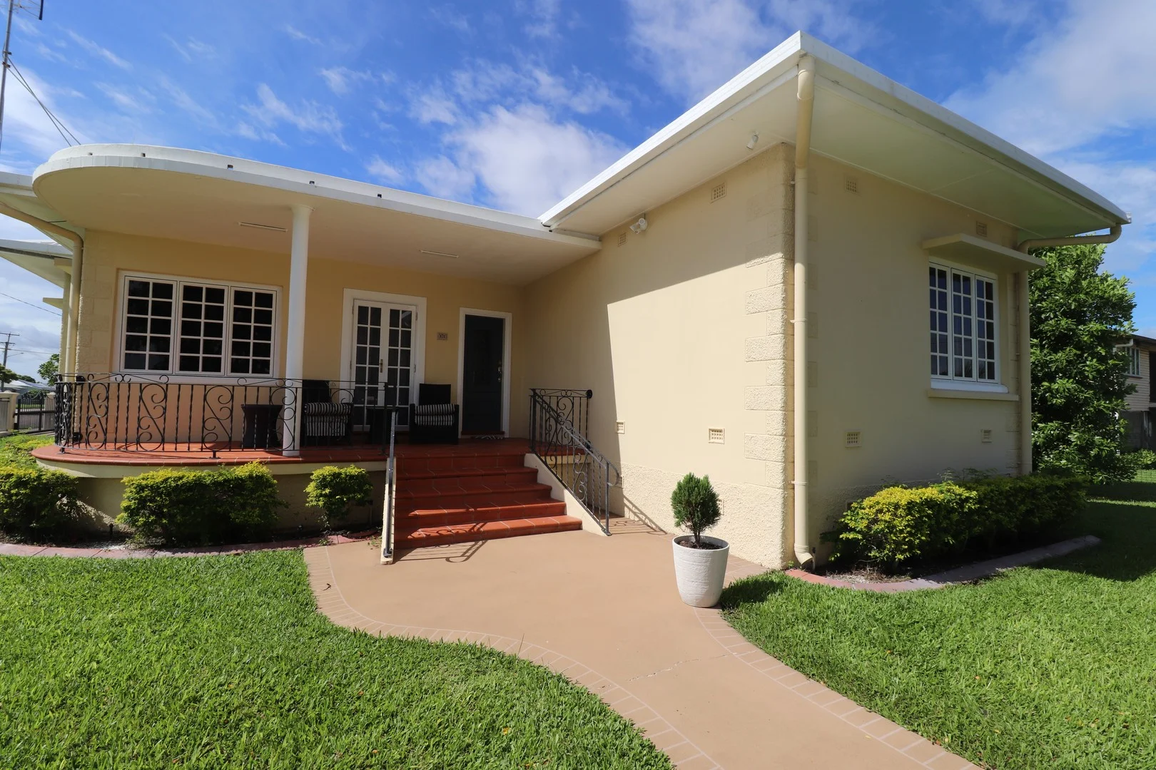 11 Fourth Street, Home Hill QLD 4806