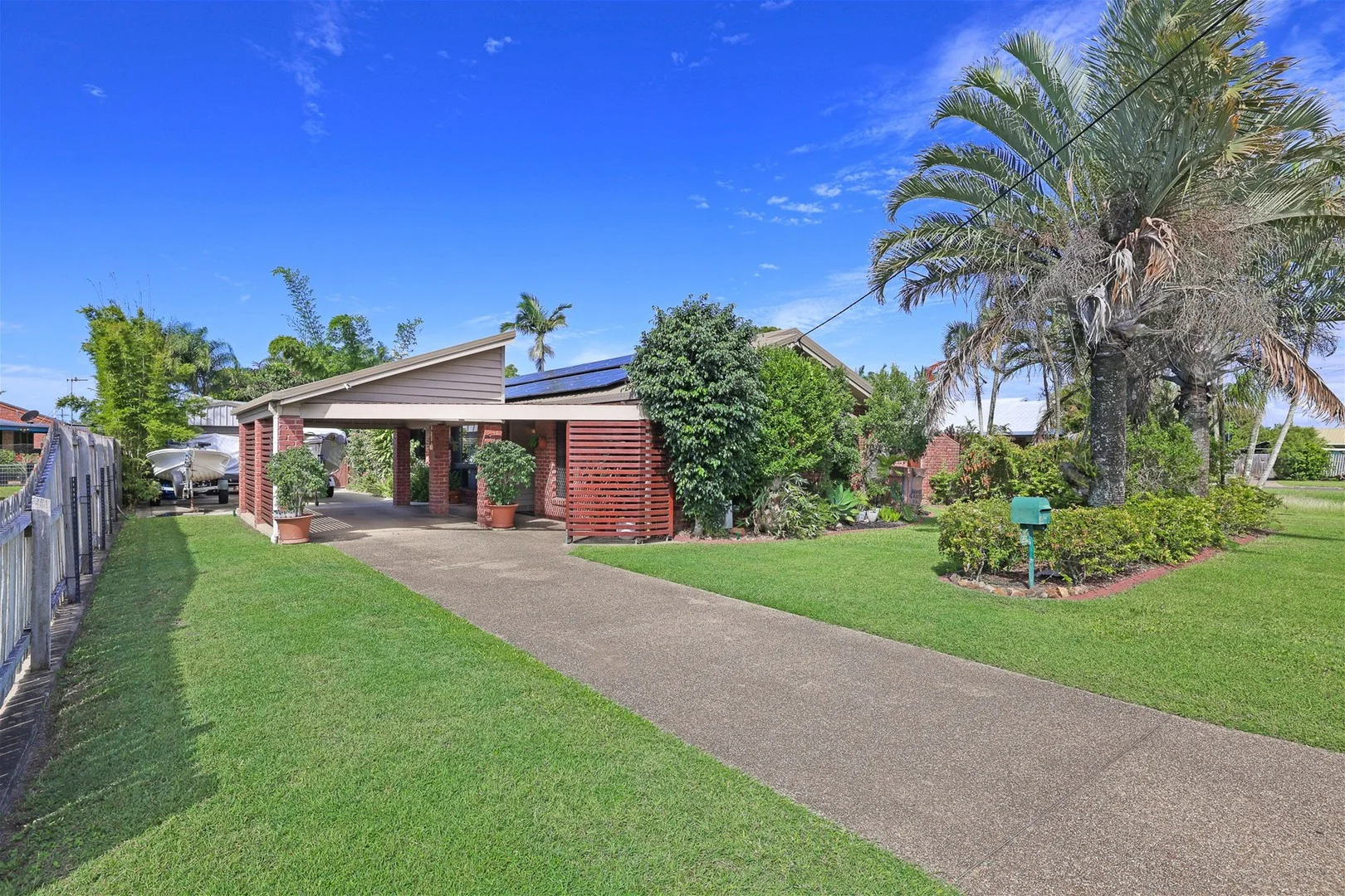 4 Bond Street, Thabeban QLD 4670