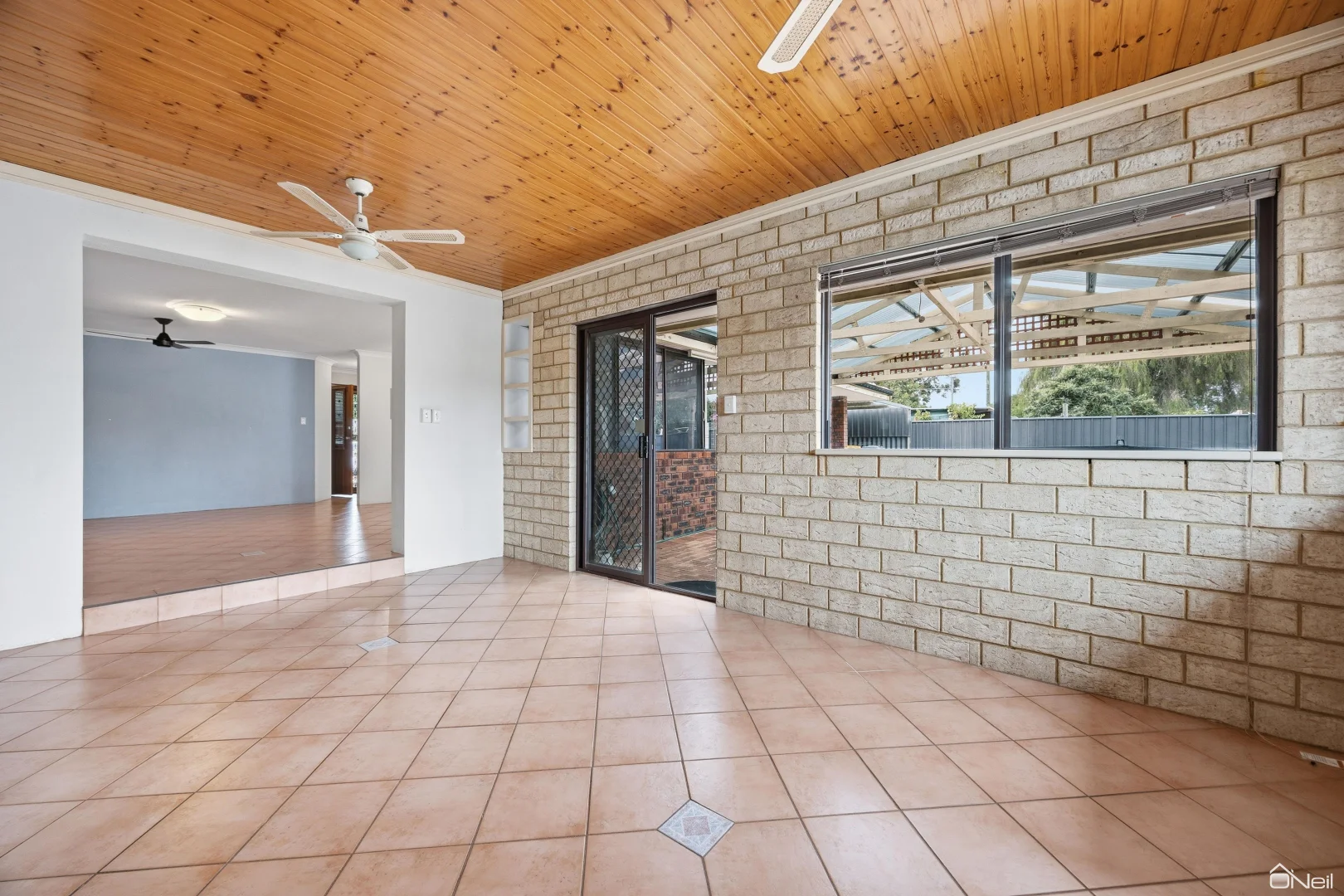 Additional image 9 of 4 Heron Court, Camillo WA 6111