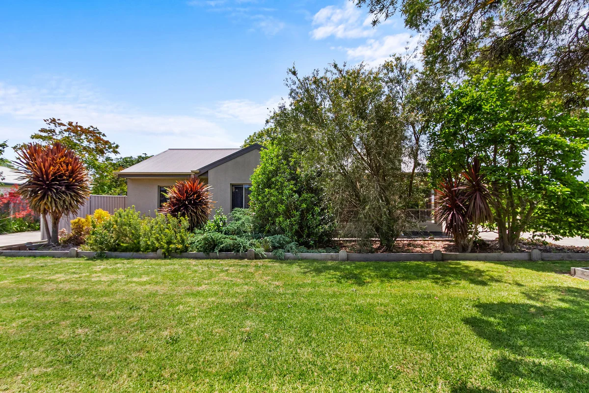 15B Raymond Street, Stratford VIC 3862