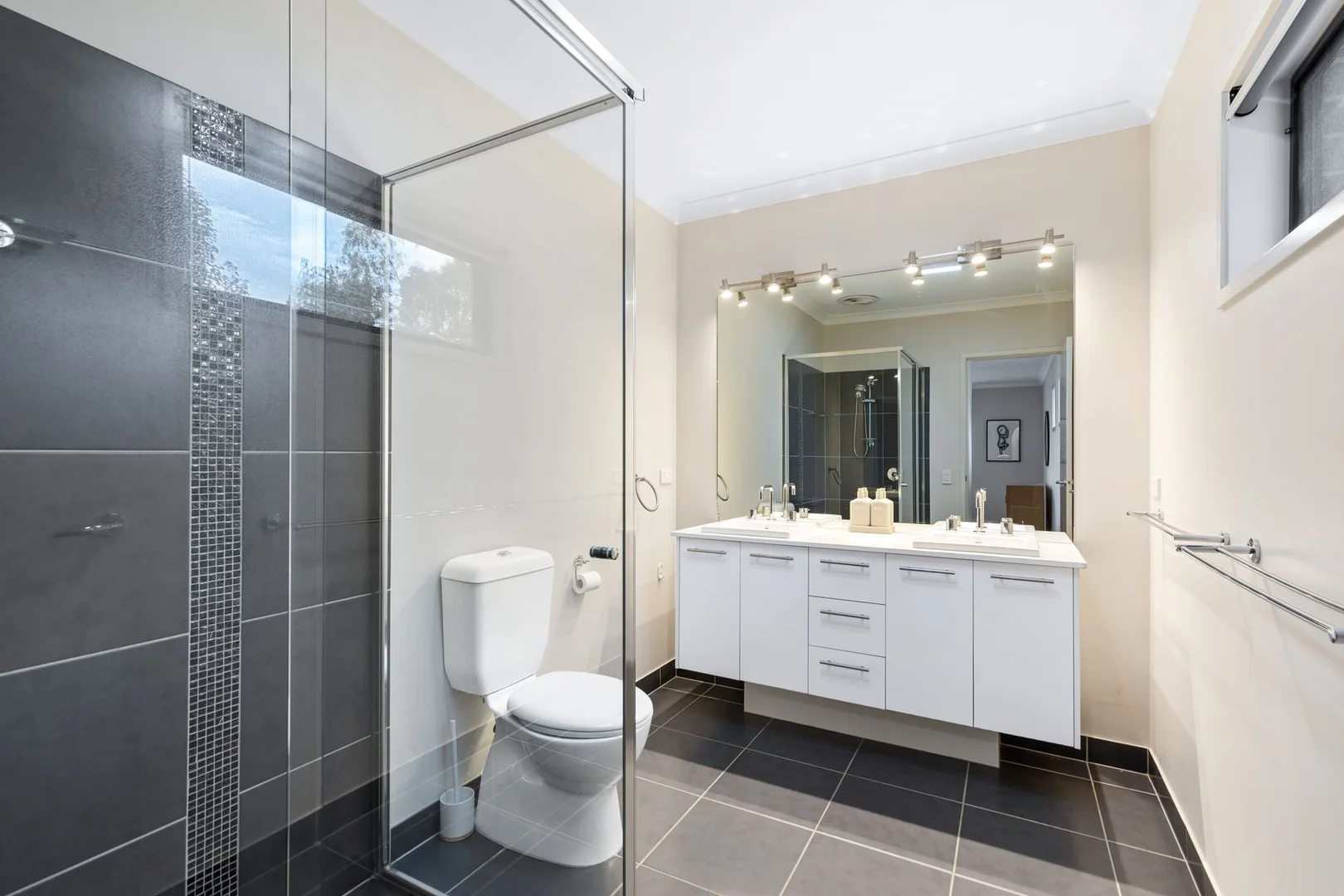 Additional image 11 of 20B Elandra Drive, Ascot VIC 3551