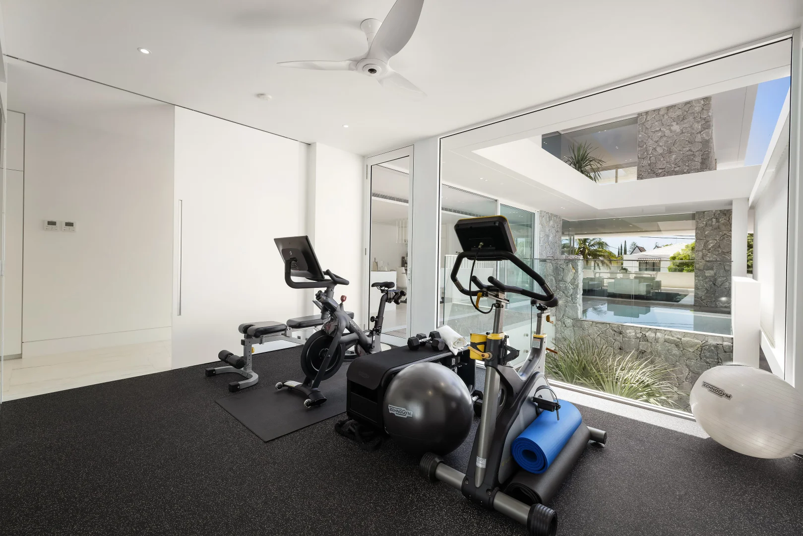 Additional image 11 of 46 Woodroffe Avenue, Main Beach QLD 4217