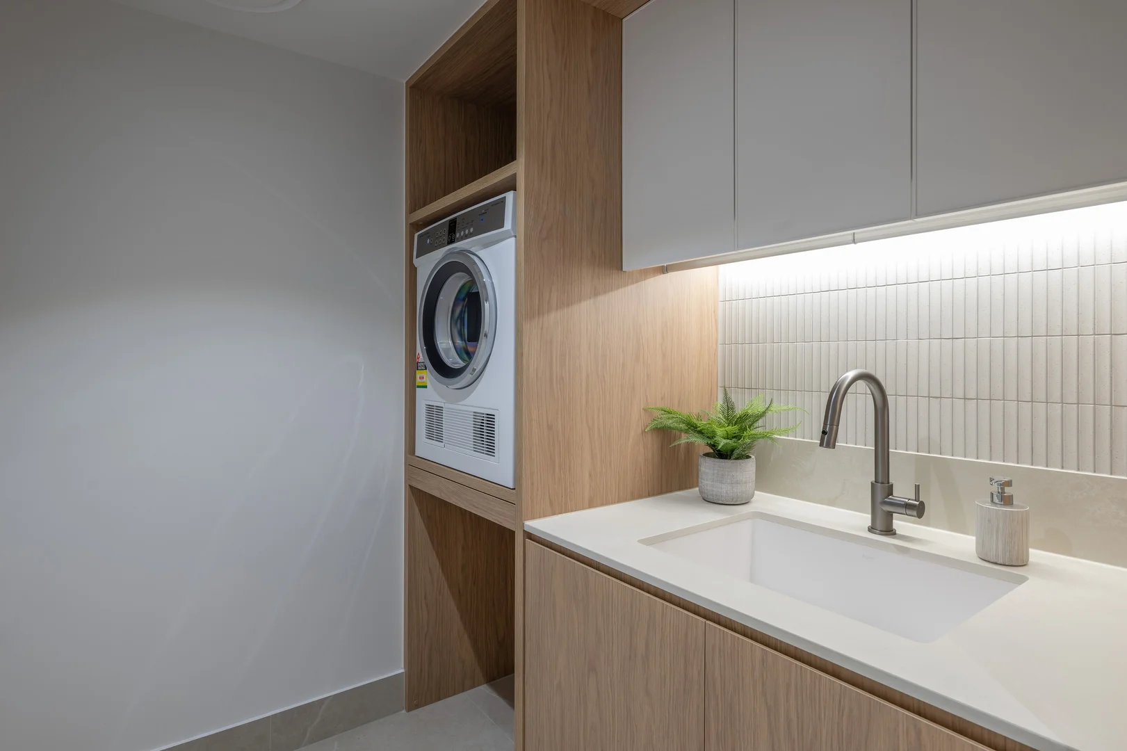 Additional image 15 of 101-303 / 439 Esplanade, Manly QLD 4179
