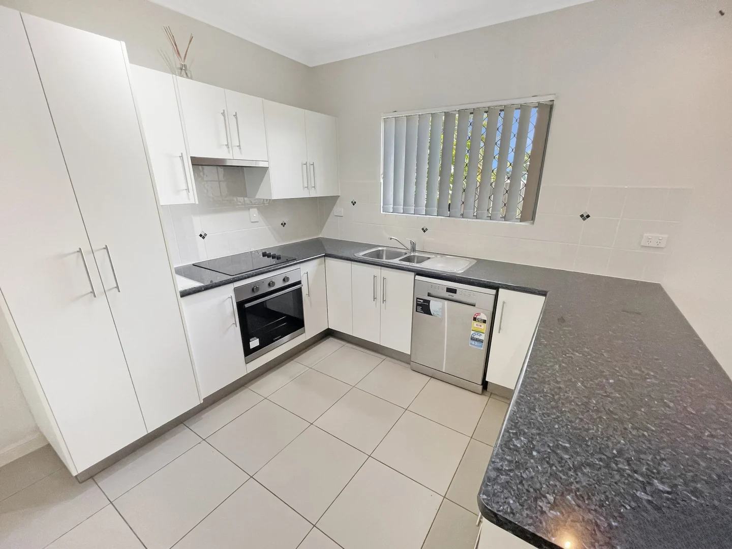 11/16 Miles Avenue, Kelso QLD 4815 photo 5