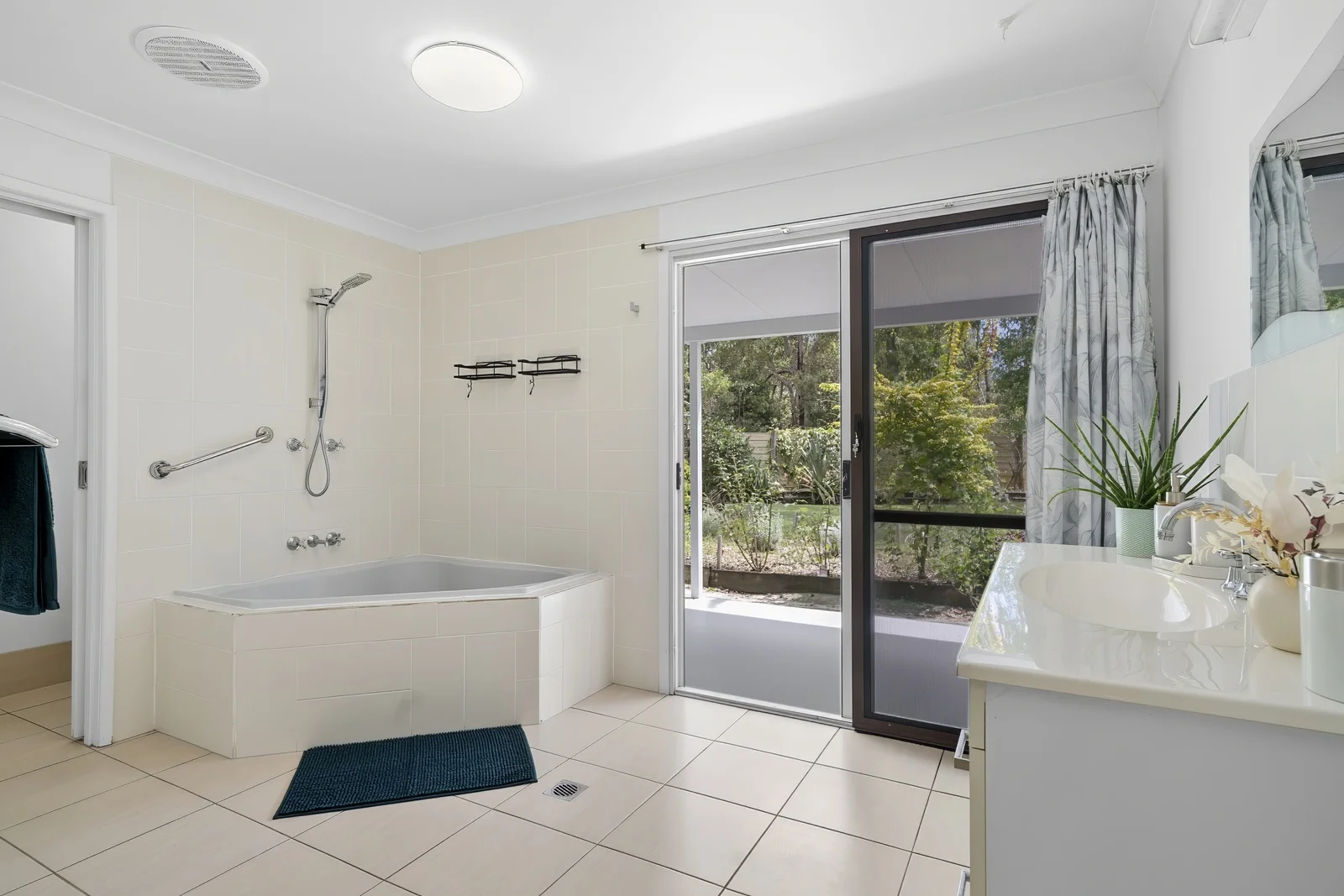 Additional image 12 of 678 McKinnon Drive, Cooroibah QLD 4565