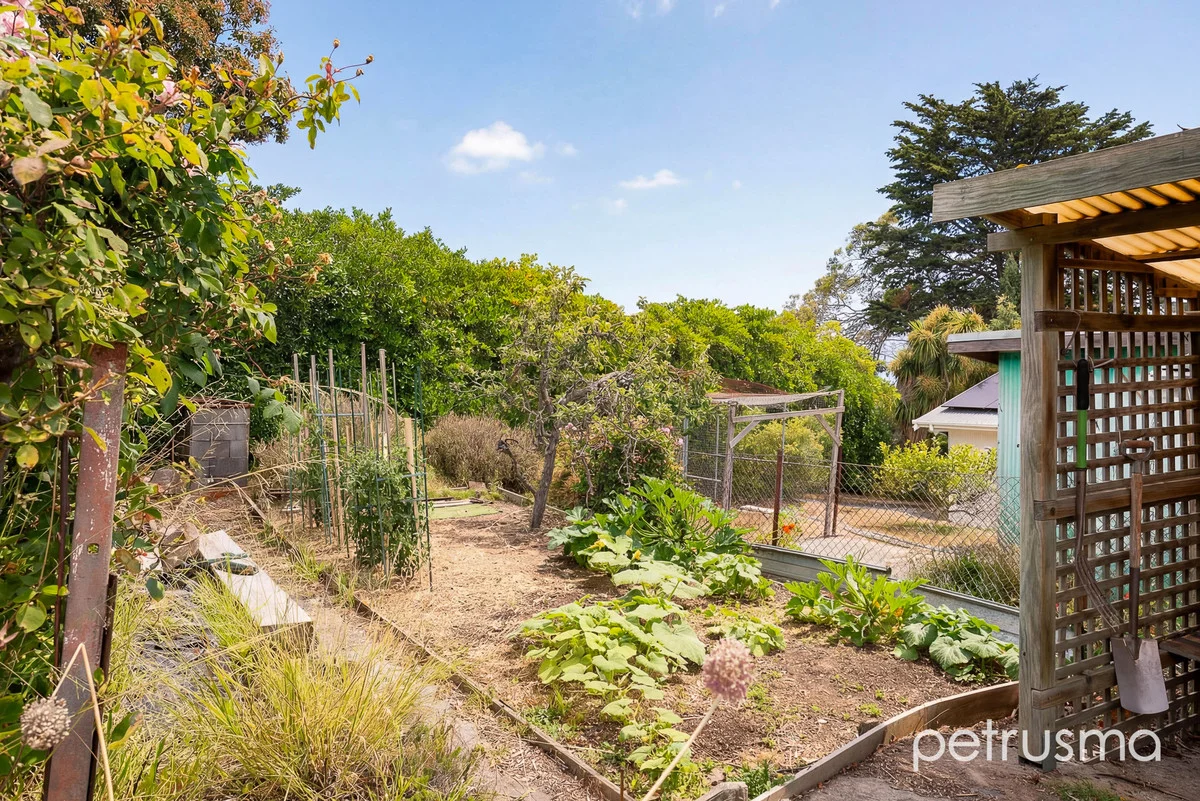 Additional image 18 of 137 Derwent Avenue, Lindisfarne TAS 7015