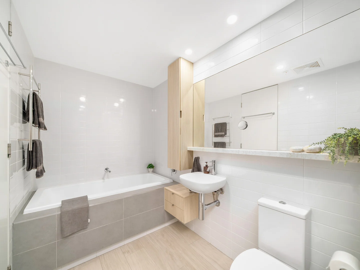 Additional image 16 of 302/99 Marine Parade, Redcliffe QLD 4020