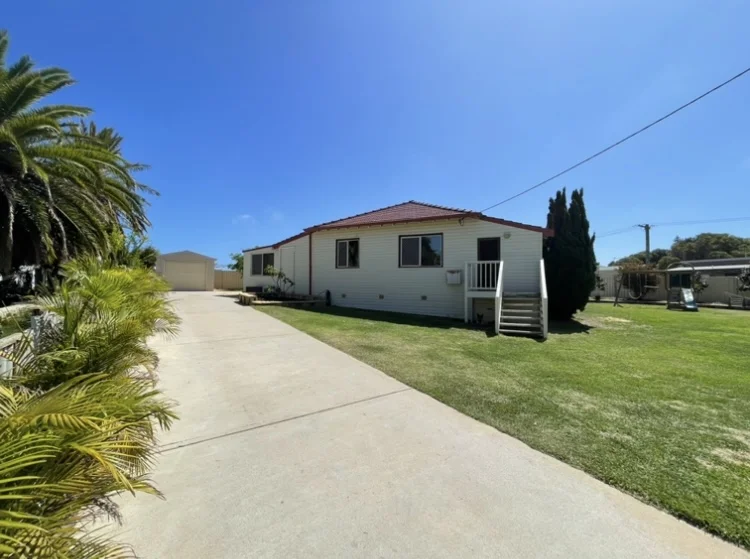 225 Evans Street, Beachlands WA 6530